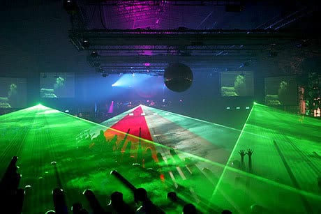Lasershow er gjerne sammensatt av flere lasermaskiner. Showet er komponert og designet til en eller flere melodier som er mikset sammen. Å lage et lasershow til en melodi kan ta alt fra 3-10 dager.